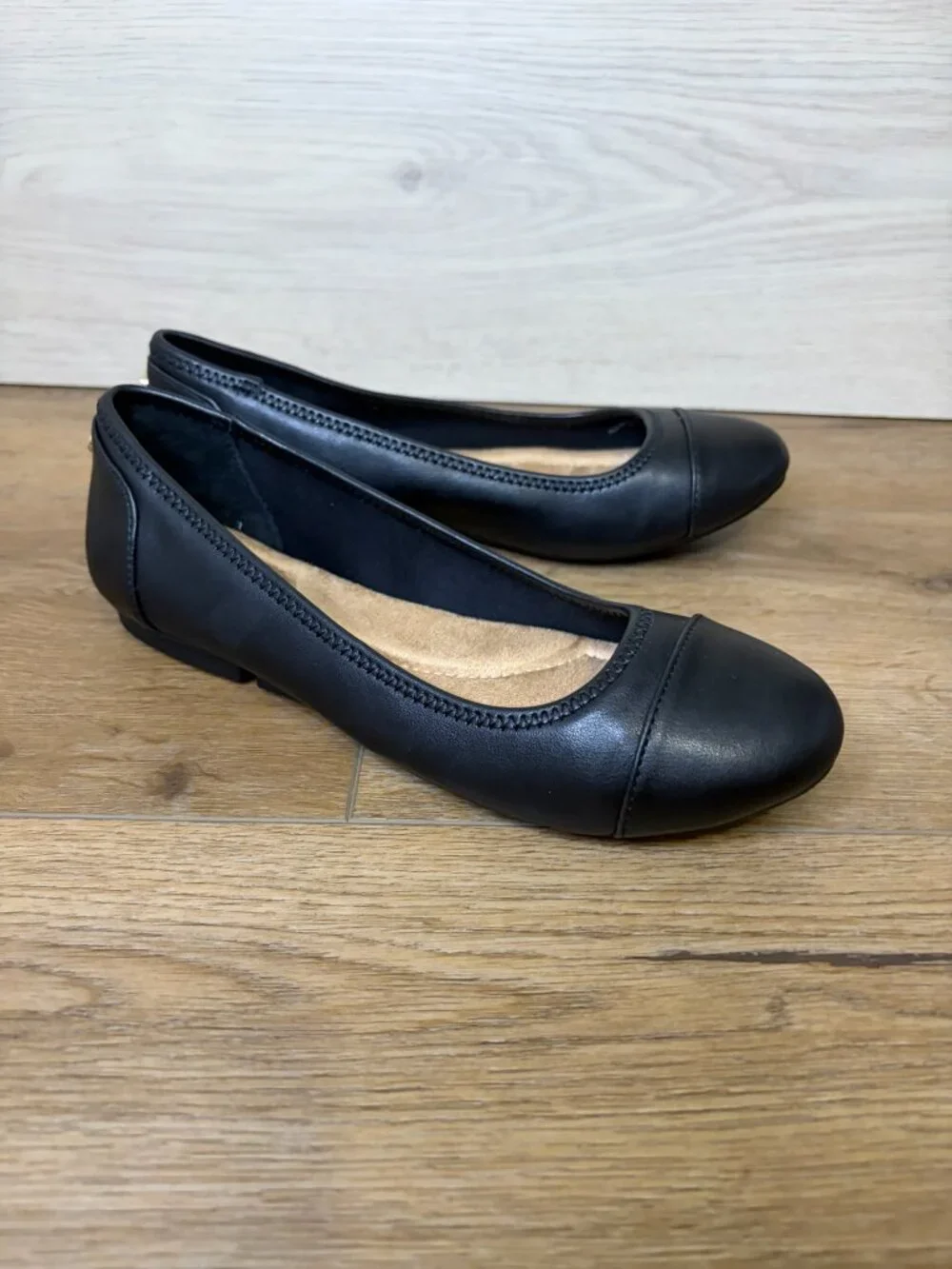 Giani Bernini Women's Taylee Memory Foam Cap Toe Ballet Flats Size 5.5M